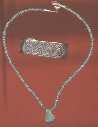 Bild von einer Halskette mit Armreif